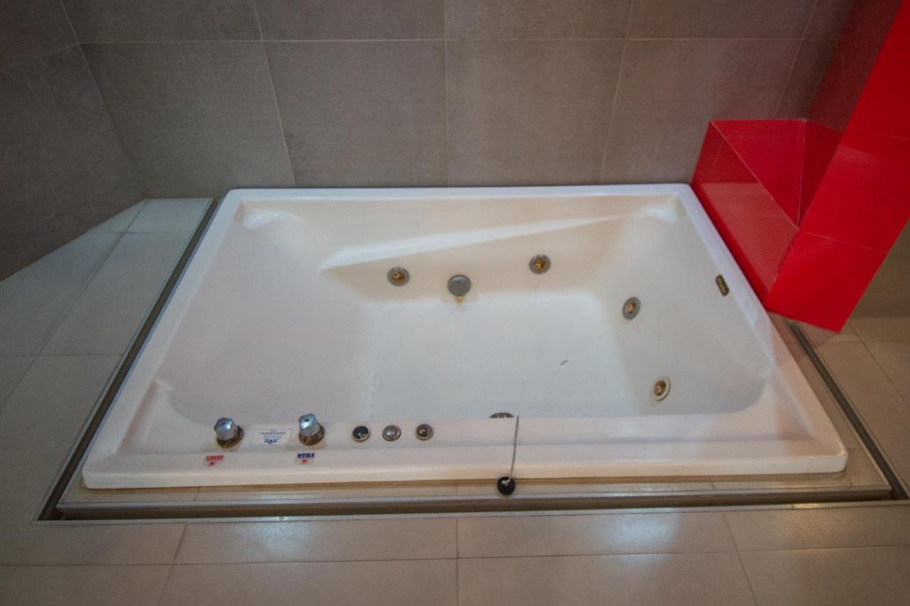 Auto Hotel Hacienda Arriba レオン エクステリア 写真